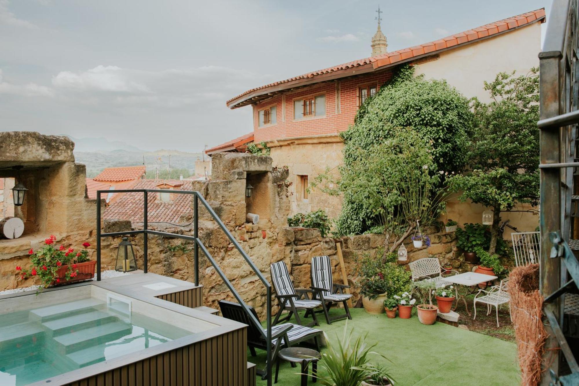 Hospederia Senorio De Brinas Hotel Exterior photo